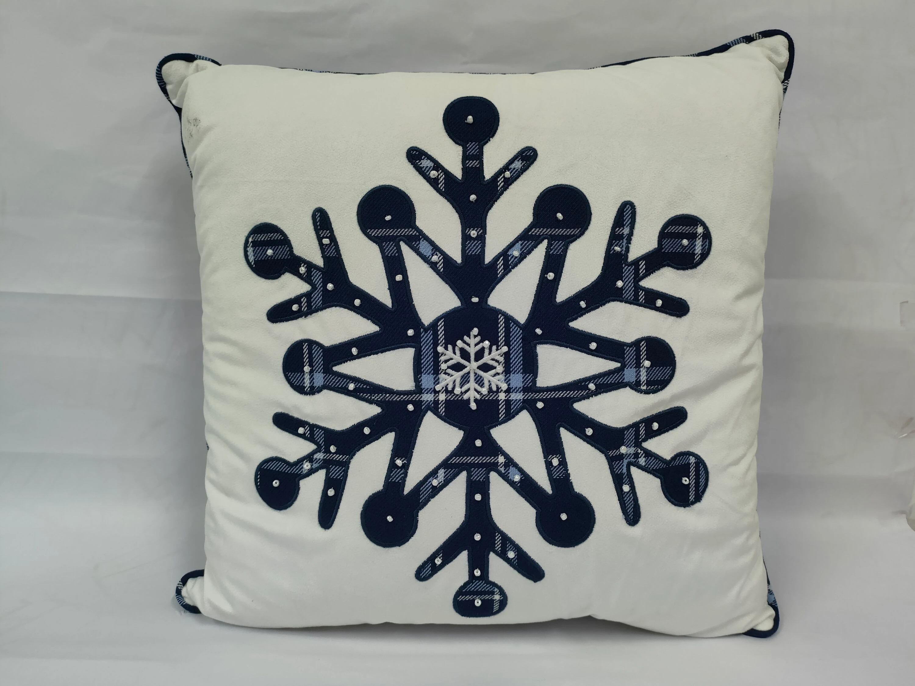 Holiday Living 4 -Piece 18-in x 18-in White / Blue Square Indoor Decorative Pillow Polyester | WO-WF25-206 | Lowe's