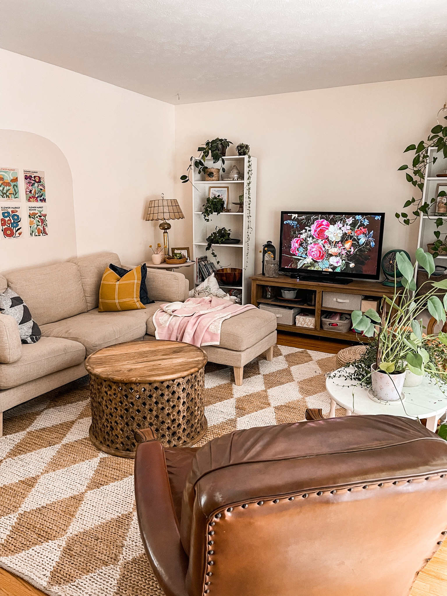 Living room details with the new rug

Living room
Living room decor
Decor
Rug



#LTKhome #LTKfindsunder100 #LTKstyletip