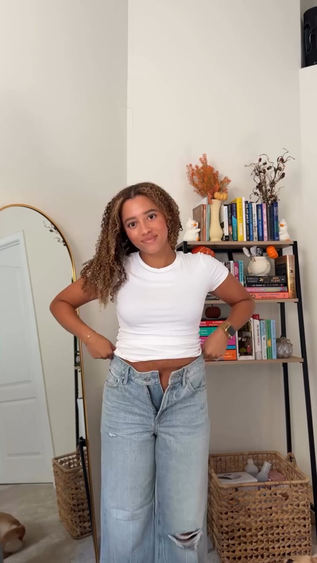 My favorite outfits are comfortable, simple, but still very cute 🤭 wearing a 27 in the jeans and a M in the white tee 🤍

#LTKWorkwear #LTKFindsUnder50 #LTKFindsUnder100