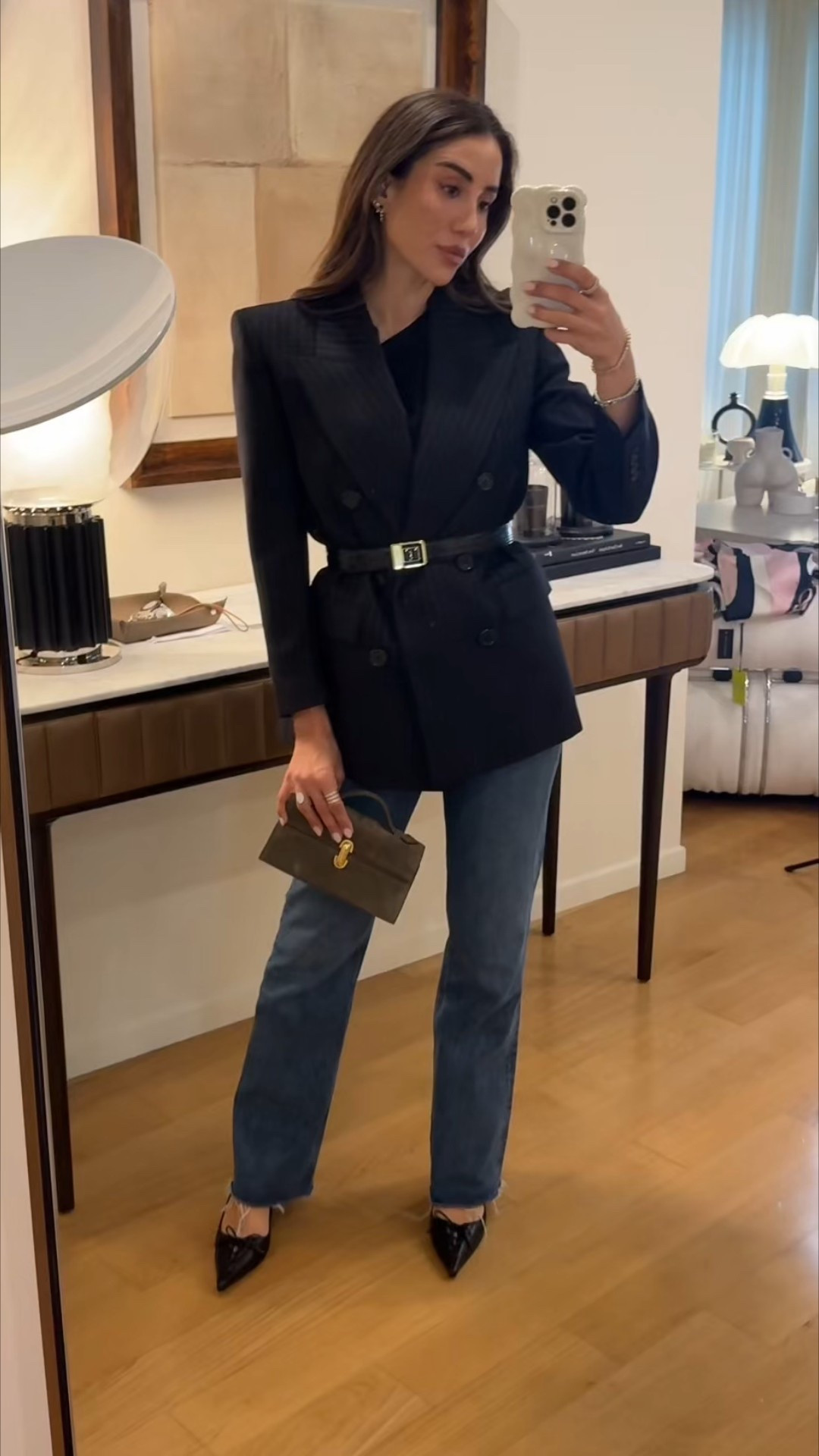 What I’m loving this season: a belted blazer that shapes the waist and adds that extra polished touch - simple, but makes all the difference.

#LTKWorkwear #LTKSeasonal #LTKStyleTip