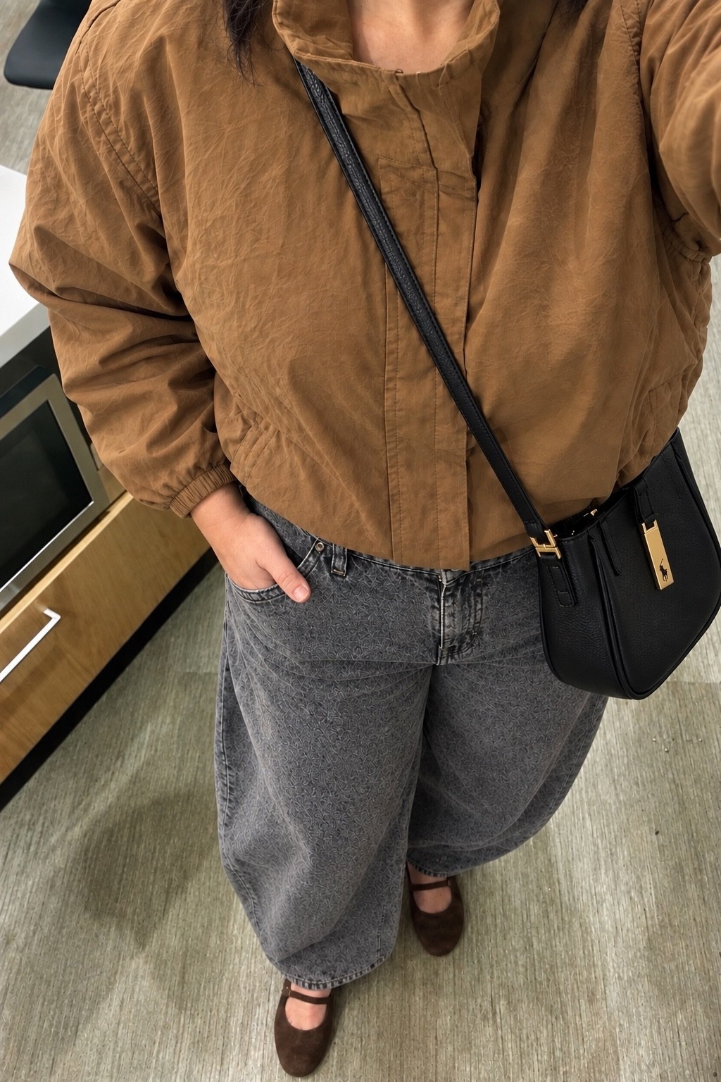 We’re having a “cool front”. Ha! Currently 85° and I’m loving it. Casual work look for an in-office day.

#LTKootd #LTKWorkwear #LTKSaleAlert
