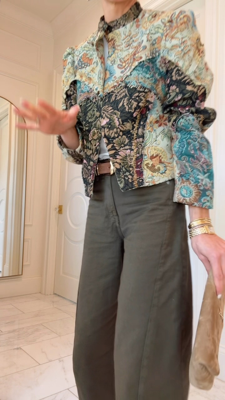 Zara outfit idea! How cool is this statement jacket?! I’m wearing size small in the jacket and 2 in my pants, run tts.
