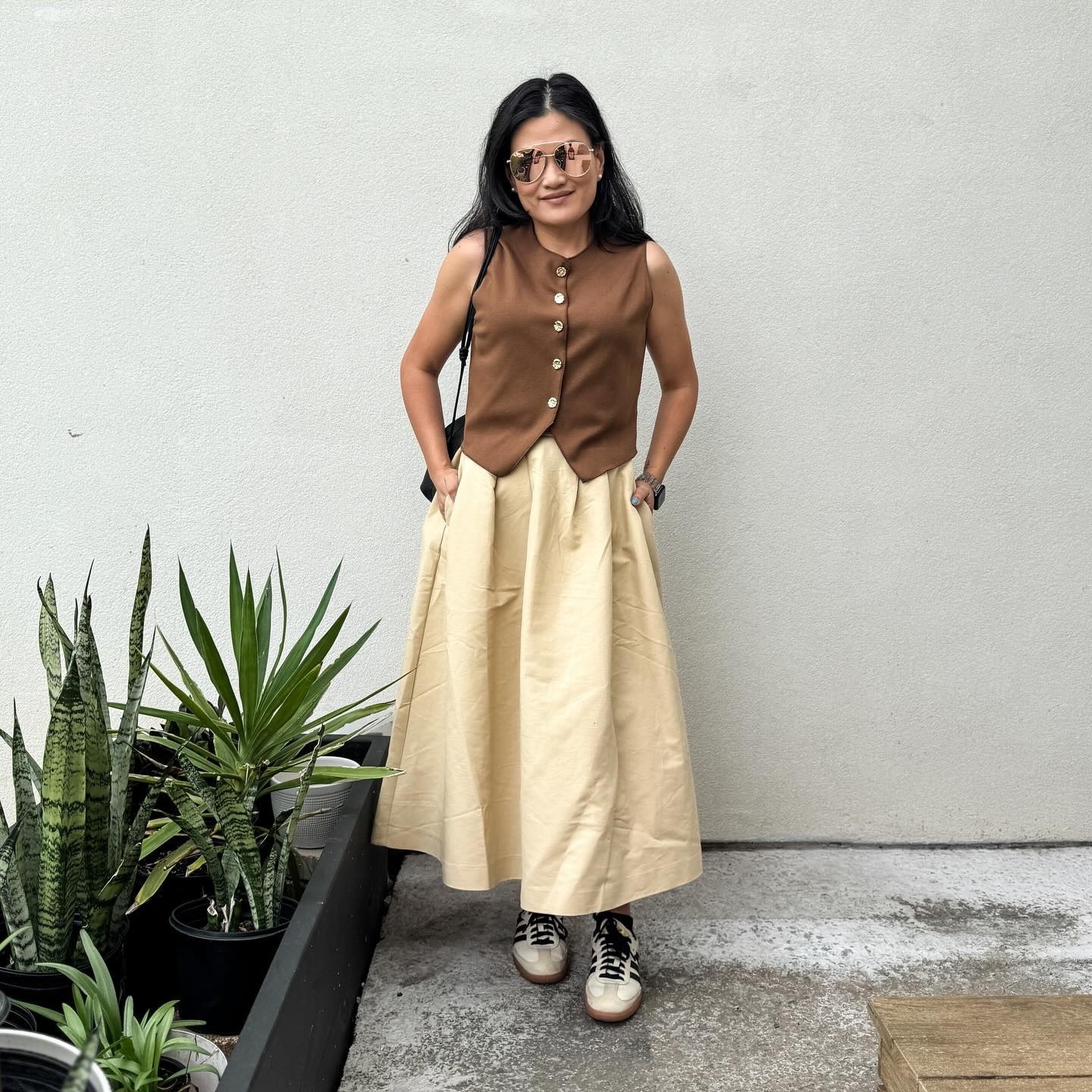 My mom has been spending her retirement going on cruises with my sister, and this time, she brought me back chocolate and sunglasses from the Baltics … so I had to rock ‘em. 😎

𝐎𝐔𝐓𝐅𝐈𝐓 𝐃𝐄𝐓𝐀𝐈𝐋𝐒:
Shoes: @adidasoriginals ; Skirt: @hm ; Top: @sheinofficial ; Bag: @polene_paris ; Sunglasses: Gift from Mom

#osipskirtweek #petitestyle #falltransition #falloutfit #samba #styleinspo #styleinspiration #fallinspiration #skirtstyle