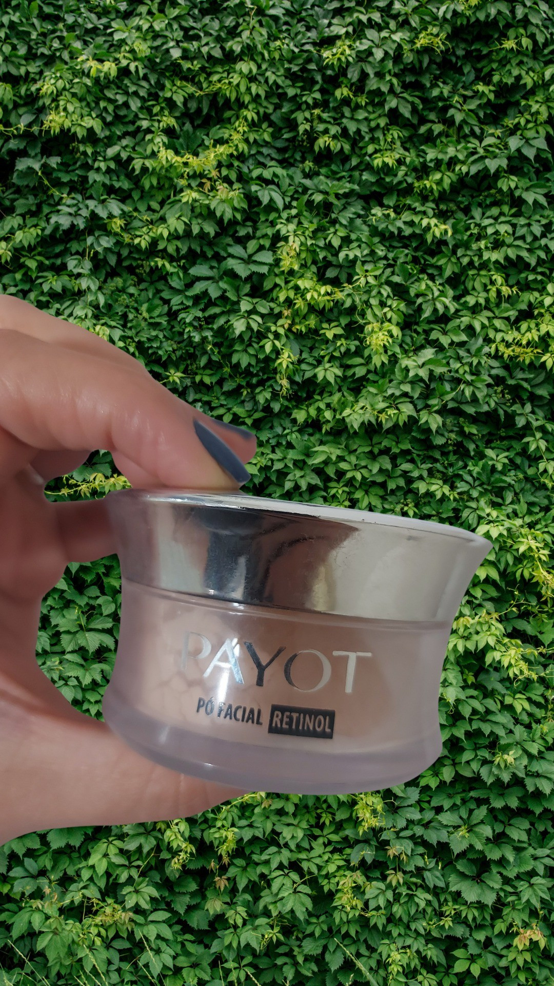 Adoro esse  pó facial solto translúcido da Payot! 🌟 Super fininho, não marca rugas e linhas de expressão e ainda tem retinol na composição. Perfeito para um acabamento matte natural e impecável. Quem mais adora um pó assim?

#LTKbrasil