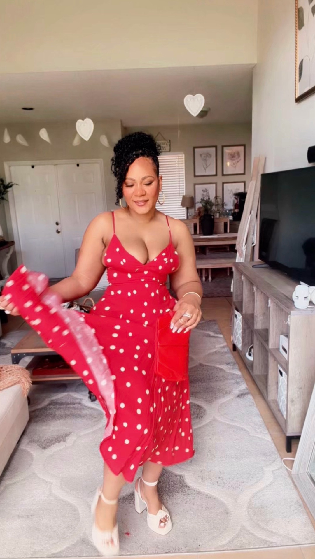 This Dress is from Express but no longer available…I listed a few comparables ☺️