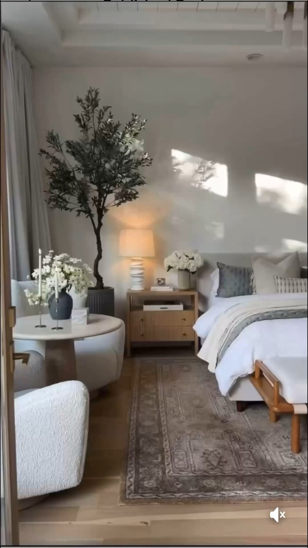 Neutral bedroom

#LTKHome #LTKmomlife #LTKdayinmylife