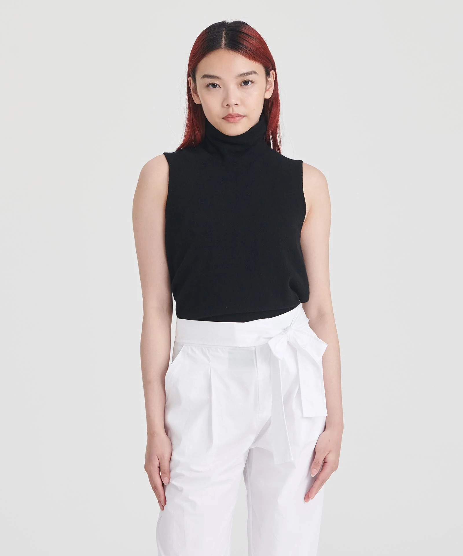 Signature Cashmere Sleeveless Turtleneck in Black | NAADAM