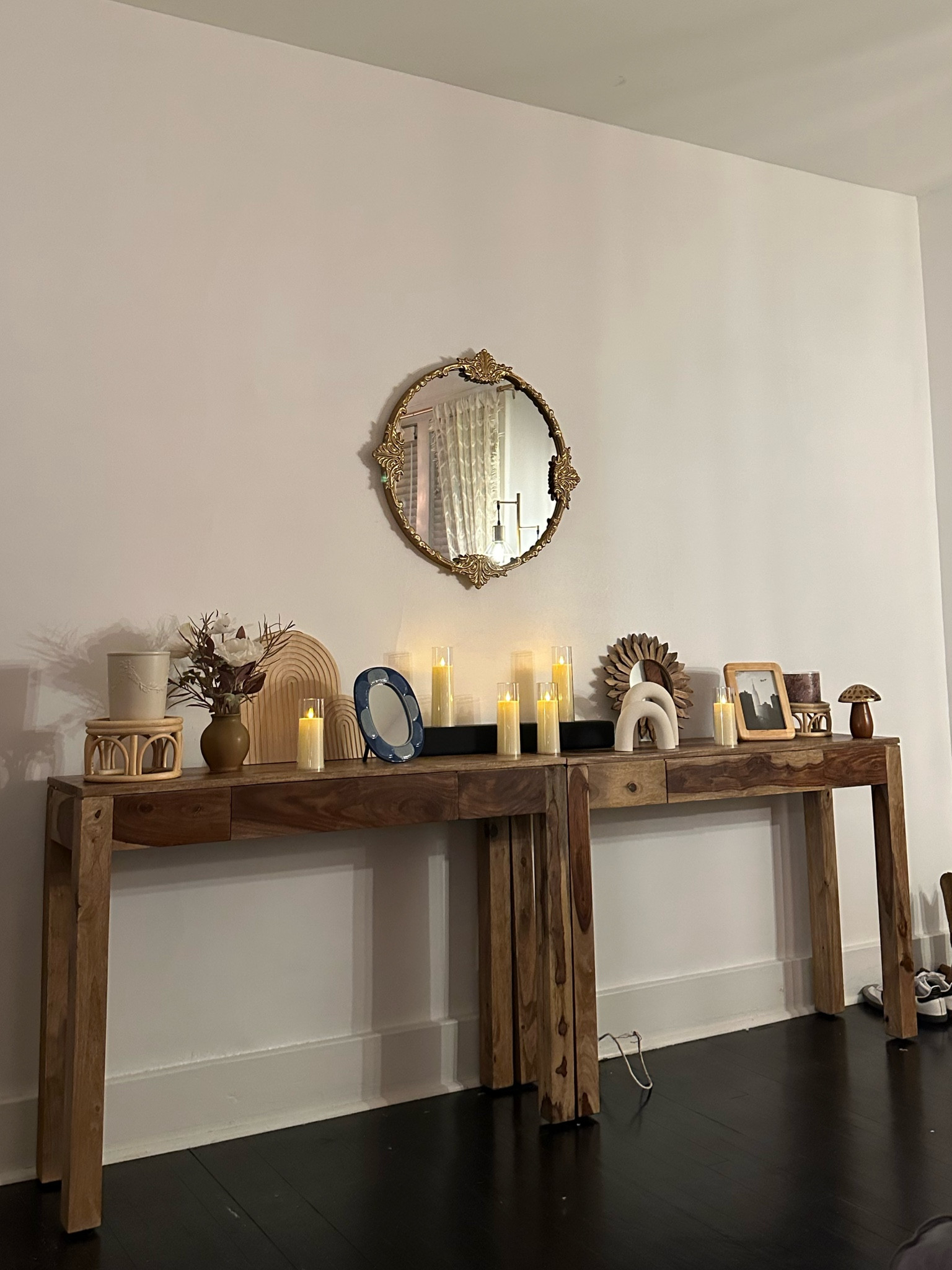 entryway table + decor ✨

#LTKhome #LTKSeasonal #LTKHoliday