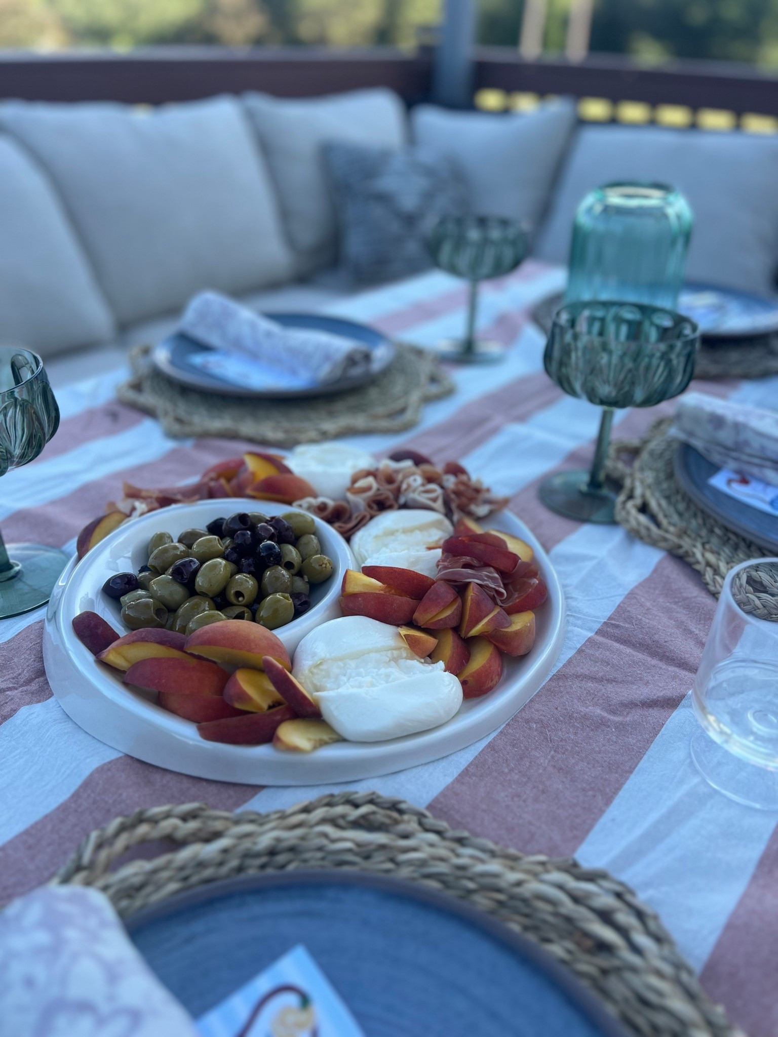 East coast summer al fresco party with seafood spread , green melamine , girls party , target finds 

#LTKHome #LTKParties #LTKSeasonal