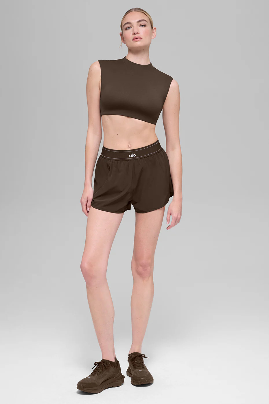 ALO Softsculpt Capped Out Short Sleeve Top in Espresso Brown, Size: Small | Alo Yoga (US)