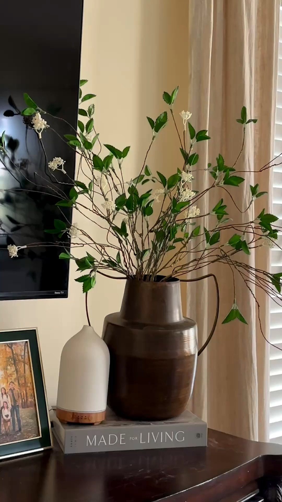 Old-world charm, meet effortless styling ✨

Our handled brass metal vase brings that perfectly aged, collected look to any space—rich in character with its warm patina and timeless silhouette. Paired with delicate crab apple stems, it’s the kind of piece that makes a statement without even trying.

Style it solo or let your stems do the talking… either way, it’s a moment 🤎

#mjhome #homedecorfinds #vintagestyle #collectedhome #neutraldecor