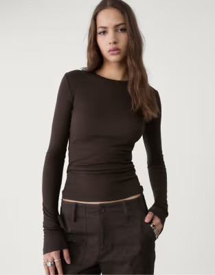 Stradivarius Ribbed long sleeve t-shirt in brown | ASOS (Global)