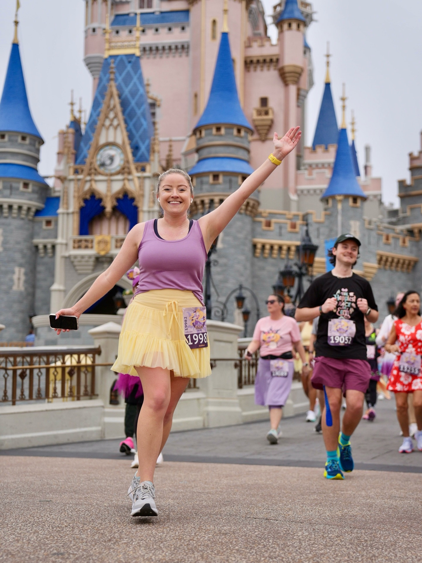 I AM A HALF MARATHONER!!!!! 😭👑

It has been a dream of mine for years to do an in-person runDisney race, and it came true today! My training didn’t go as planned because I was sick for half of January and February, so I only trained up to 8.5 miles. I’m not gonna lie, this was TOUGH, but I did it and I’m so proud. Huge shout out to my friends and hubby who cheered me on and made the best signs!

#rundisney #disneyprincesshalfmarathon #halfmarathon @rundisney