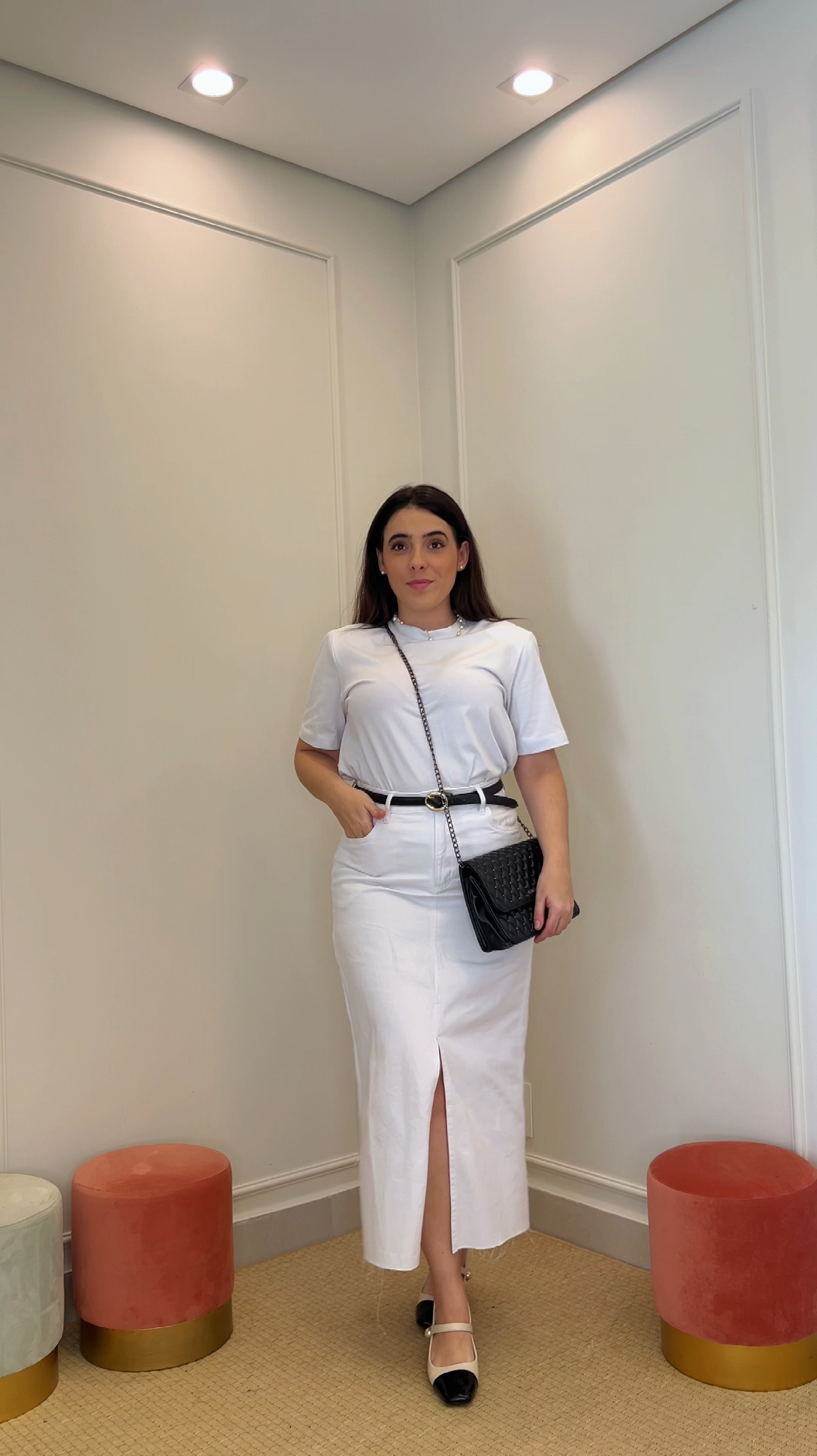 Look fácil dia a dia. A minha Tshirt tem ombreia, pq eu coloquei na minha. 

#LTKVideo #LTKstyletip #LTKbrasil