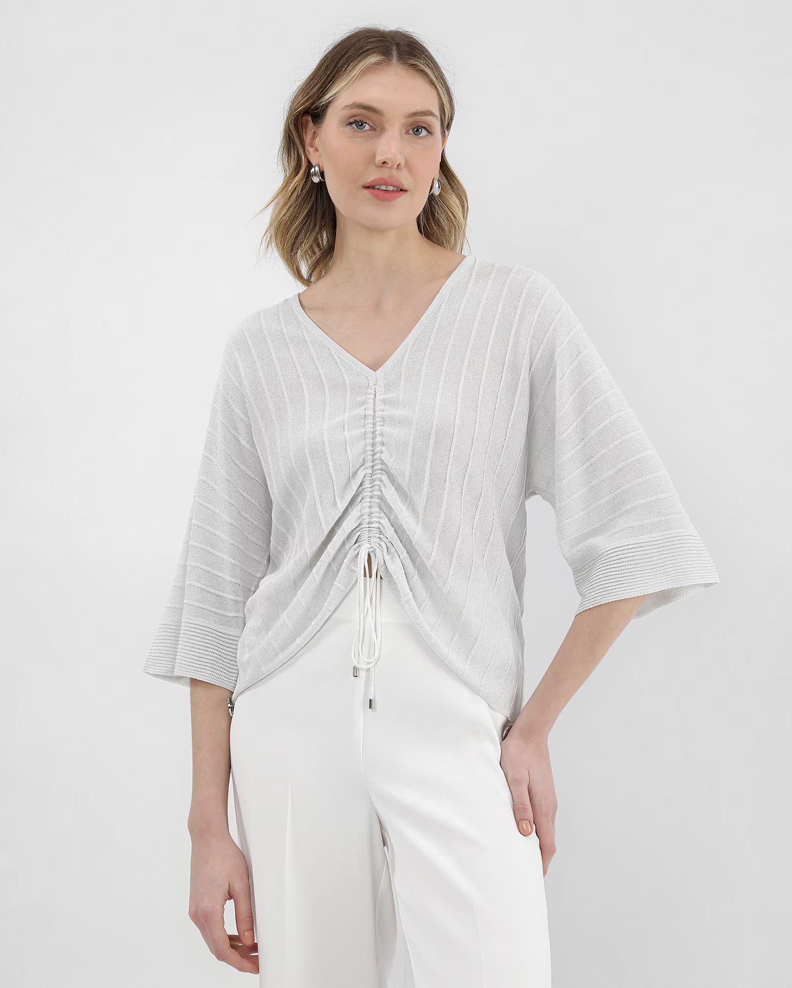 Blusa feminina de lurex franzida gola V prata | AK by Riachuelo | Riachuelo (BR)