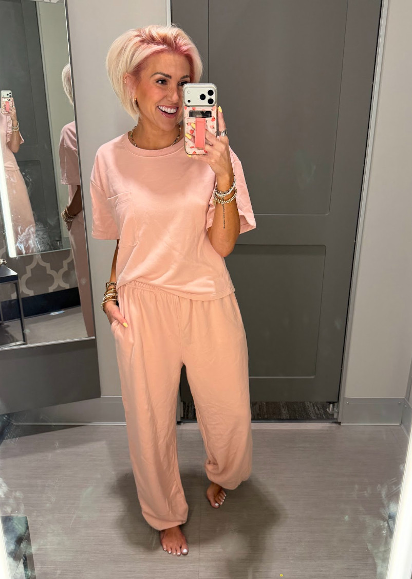 So comfy and I'm LOVING this color! Top: Medium // Bottoms: Medium 

 #LTKootd #LTKTravel