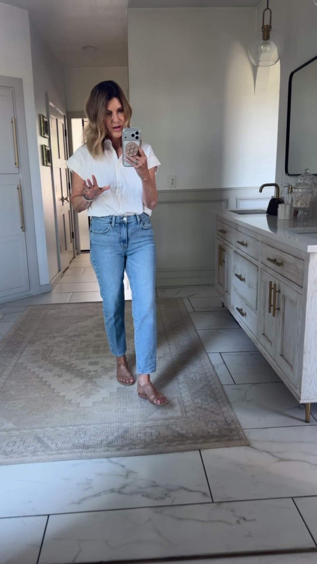 80s slim midrise ankle jeans in medium wash. I’m between a 4 and a 6 and sized up to a 6. Sandi sized up to a 10. Top is a small

#LTKOver40