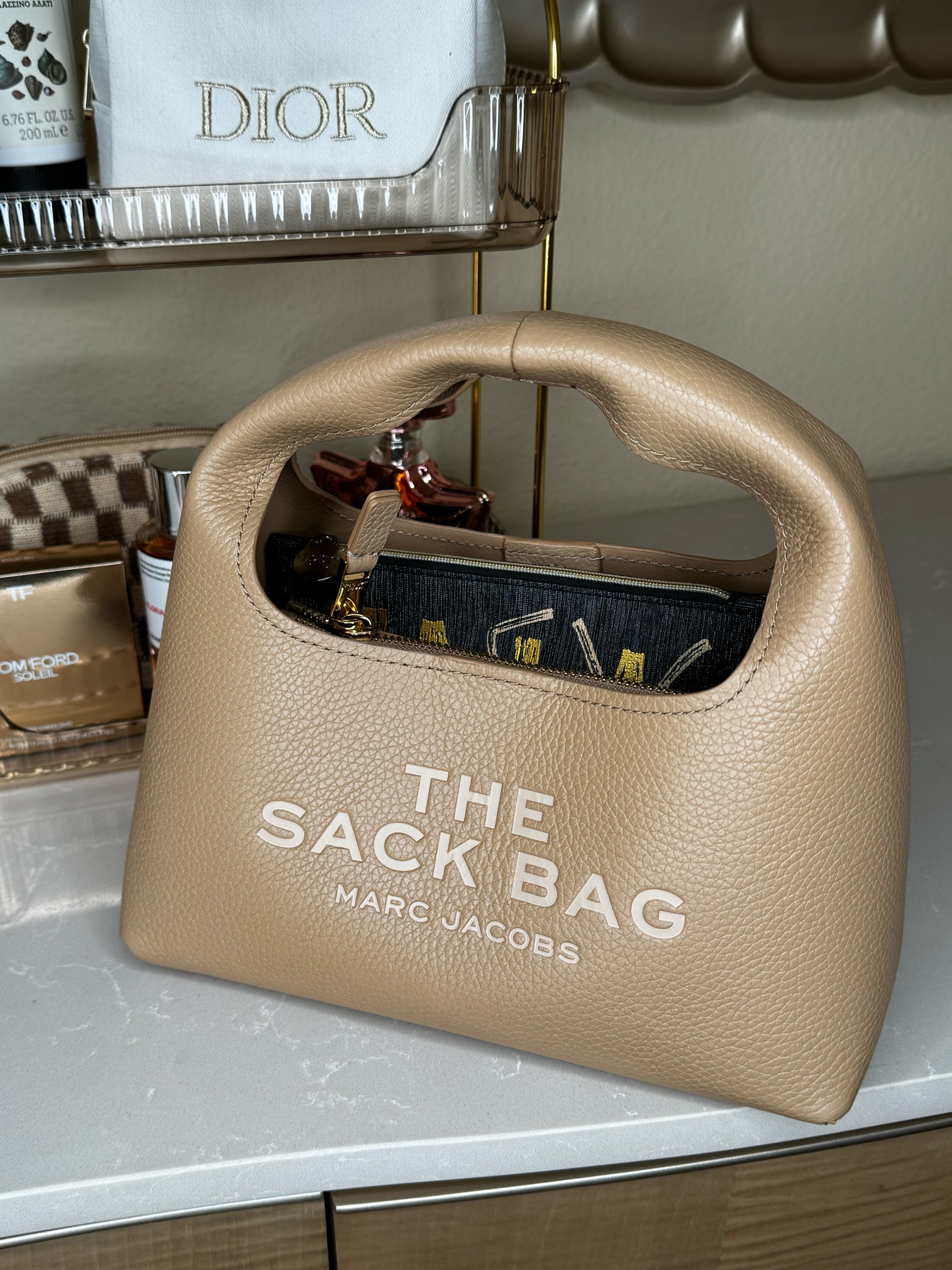 Marc Jacob Sack Bag (cute bag) COLOR CAMEL 

#LTKItBag #LTKStyleTip #LTKGiftGuide