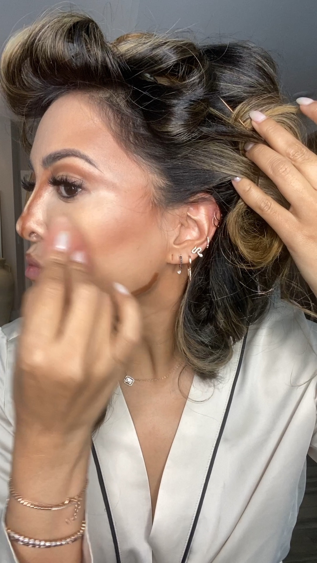 GRWM: My Go-To Holiday Evening Glam Pt. I💫 #grwm #makeuptutorial 

Here’s a step-by-step of how I achieved my holiday evening look in just 20 minutes while getting ready for a Gala ✨

I’ve linked all the products I’ve used over 2 videos since we can only link a maximum of 16 items 💫🤍