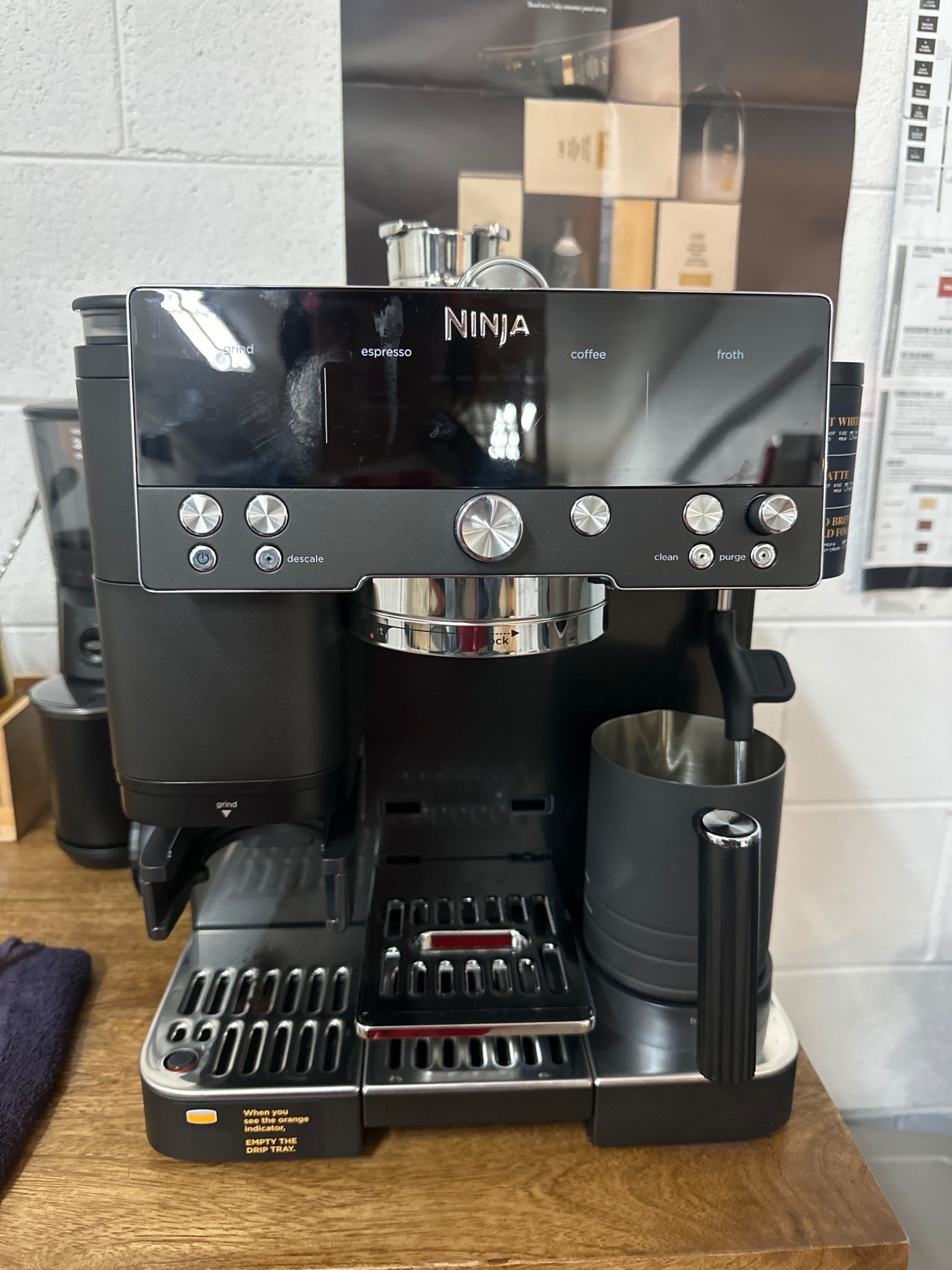 The salon got an upgrade! && it’s actually SOOOO EASY and user friendly. 10/10 recommend. Just ordered for myself too!