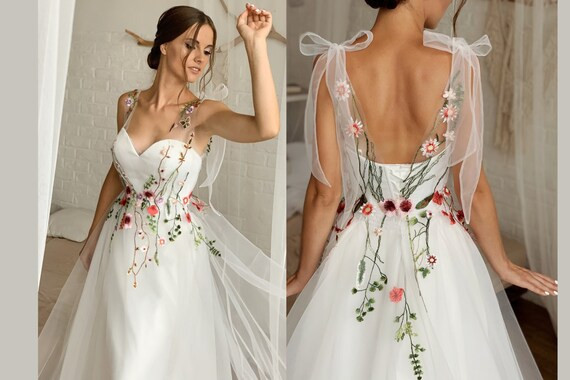 Fantasy Off-white Wedding Dress Bohemian Floral Bridal Gown - Etsy | Etsy (US)