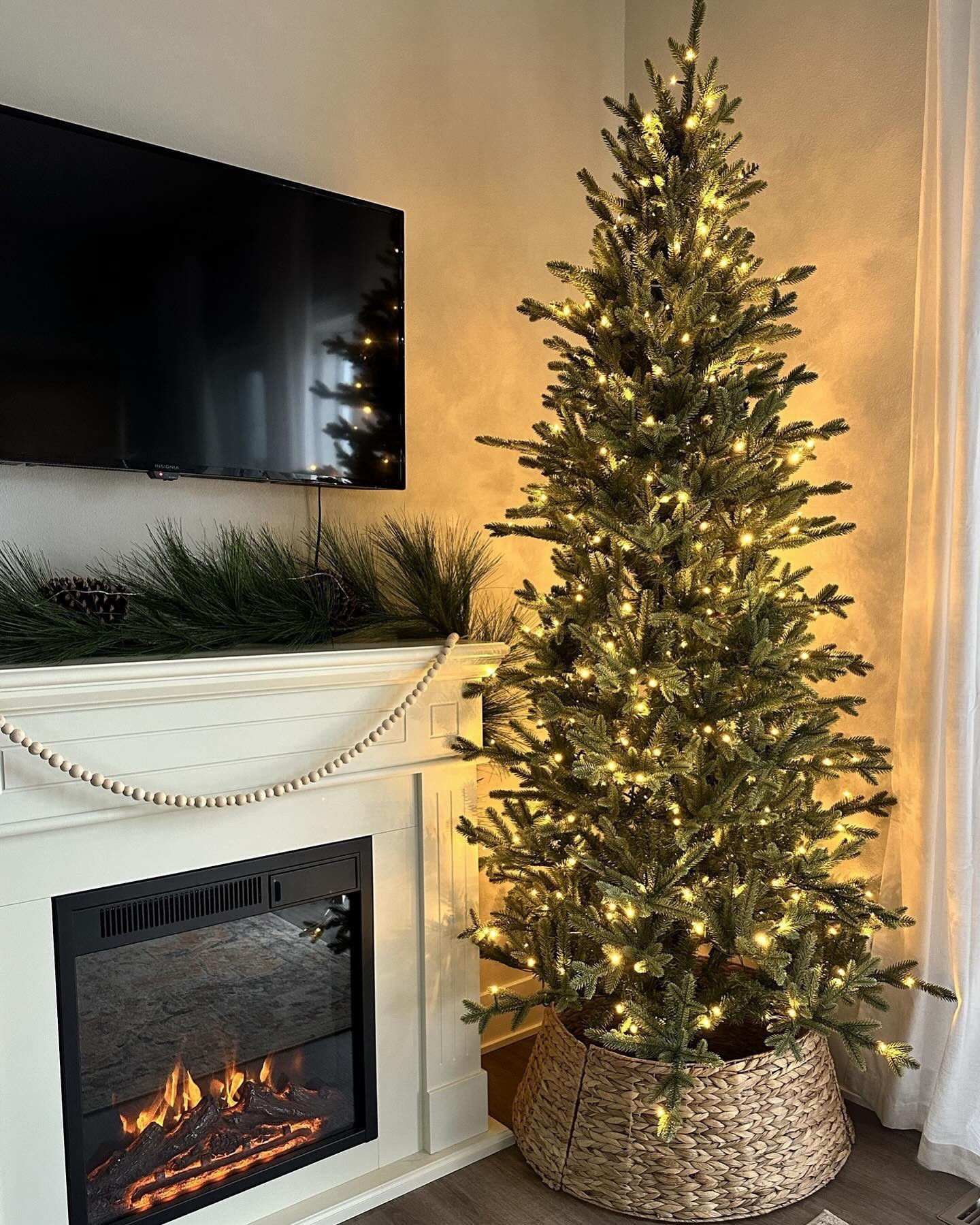 as soon as the sun sets before 5:00PM, I’m here for the twinkle lights + cozy vibes ✨🌲🔥 

perfect tree under $150 — ON SALE! 📣

#liketkit #LTKHome #LTKHoliday #LTKSeasonal #christmastree #electricfireplace #cozyvibes #wintertime #twinklelights #llbychelshome @shop.ltk