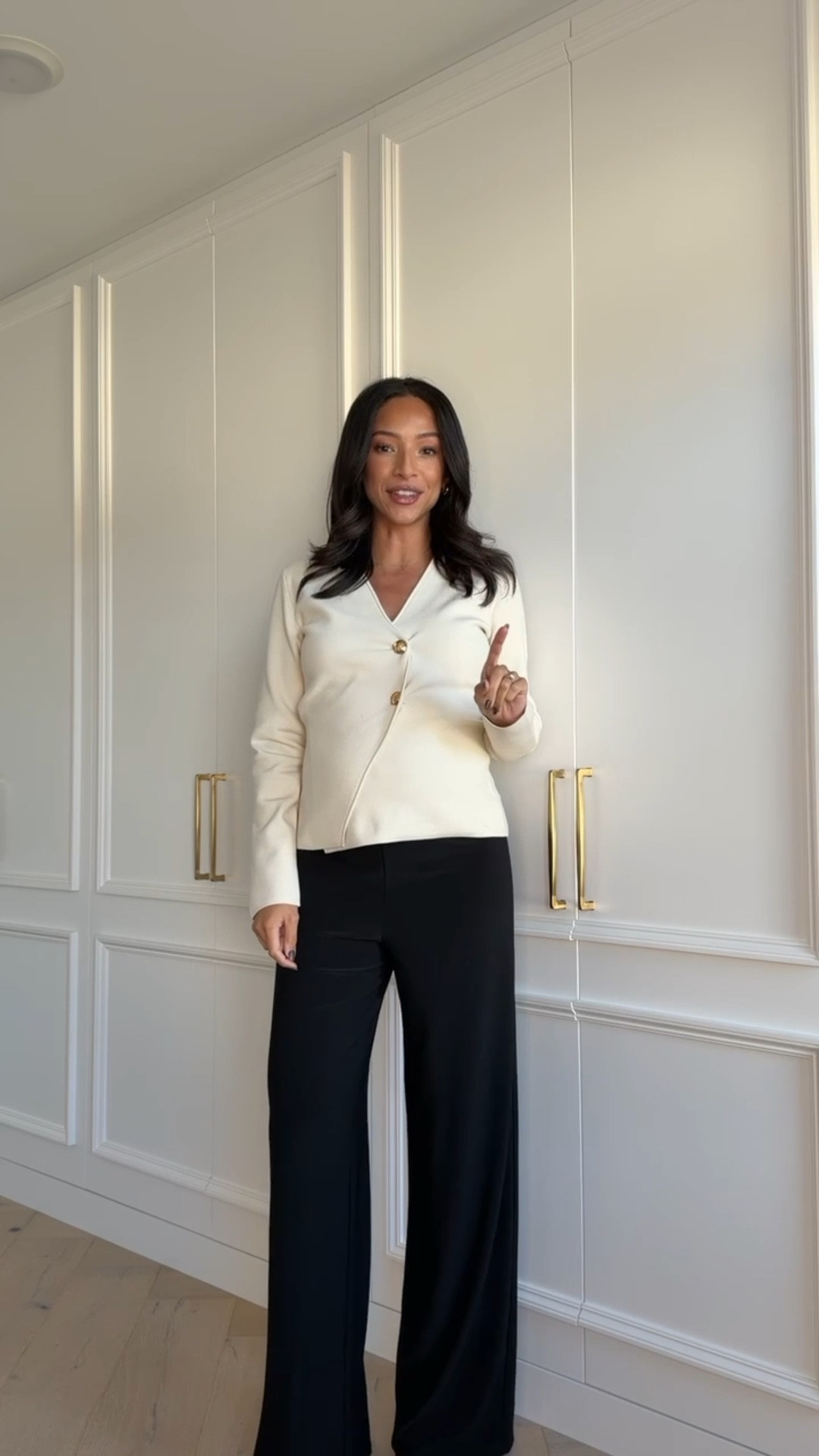 Work outfit! Wearing size S cardigan and size M wide leg pull on pants 


Fall outfit
Fall fashion 
Workwear
Office outfit 
Comfy outfit 
Lounge pants 
Travel outfit 

#LTKStyleTip #LTKWorkwear #LTKBump