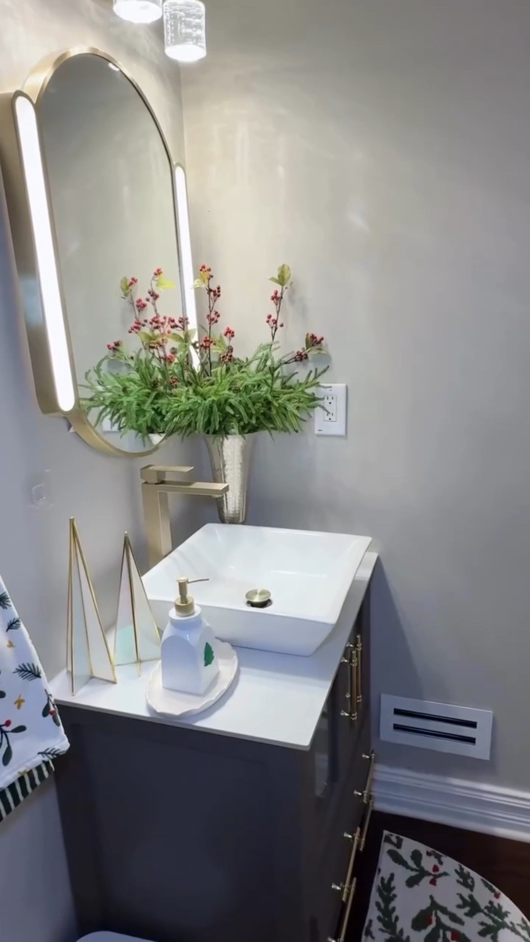 Powder Room Refresh for the holidays!🎄❄️✨

Gave a quick refresh to the powder room with all the holiday vibes - BTW how cute is this soap dispenser with magnetic changeable seasonal attachments?
@amazonhome @amazon #founditonamazon 

#LTKCyberWeek #LTKHome #LTKSaleAlert