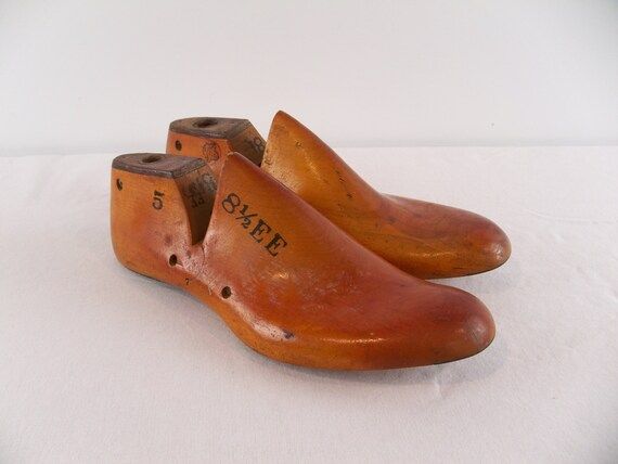 Wood Pair of Vintage Mens Shoe Forms Molds Industrial Vintage Decor Shoe Store Decor 8 1/2 EE | Etsy (US)