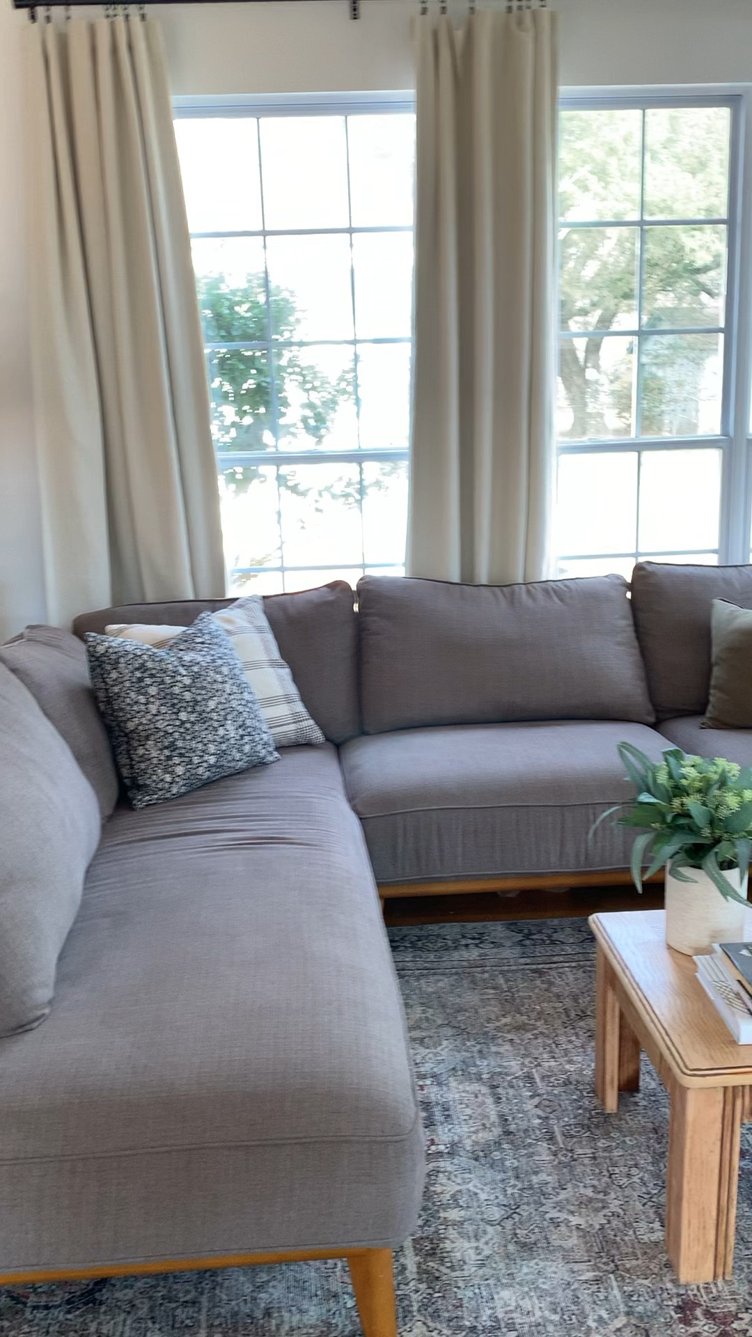 Neutral Livingroom Decor

Cozy home, affordable home decor, gray couch, vintage style, old home 

#LTKStyleTip #LTKHome