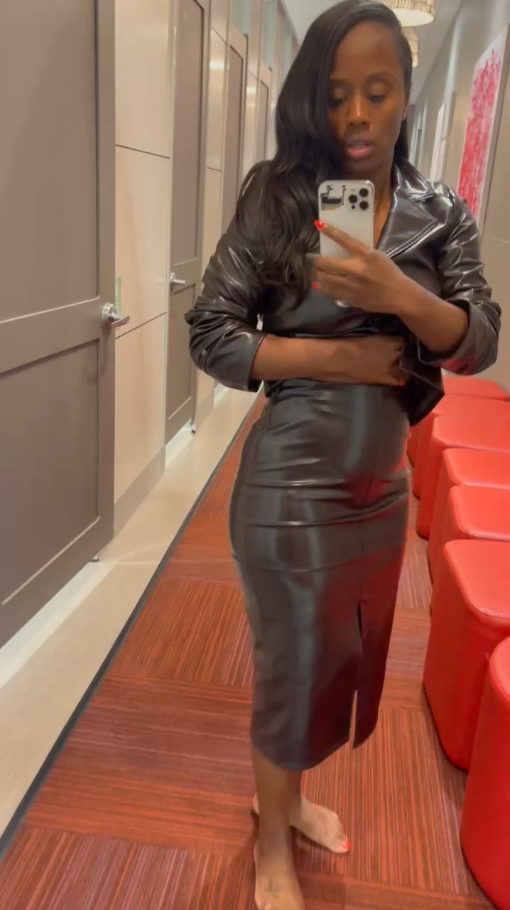 Where are all of the 9-5 girlies that love to be fly at work? 


#LTKHoliday #LTKWorkwear #LTKMidsize