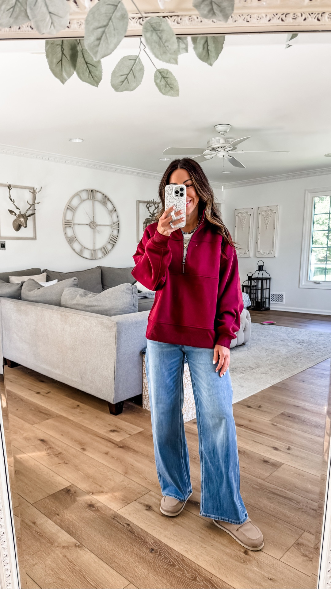 Baggy jeans 0 short. Sweatshirt small. Wide leg jeans. American Eagle jeans.
@American Eagle Outfitters
#AEPartner #AEJeans