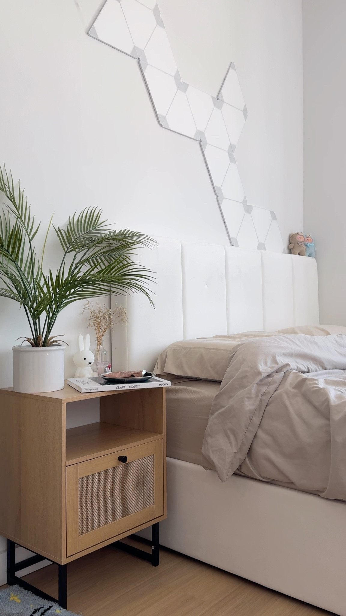 new bedside table for my apartment 🤎✨



#LTKHome #LTKSeasonal #LTKFindsUnder100