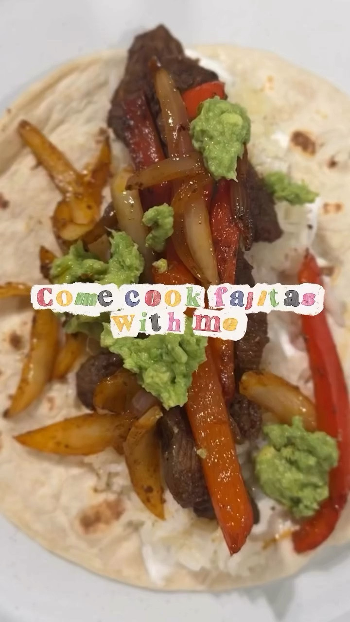 Fajita night > any other night 🥩🫑 

Step by step so you can make it too. Save this one! 

#easymeals #fajitas #cookwithme #familymealideas