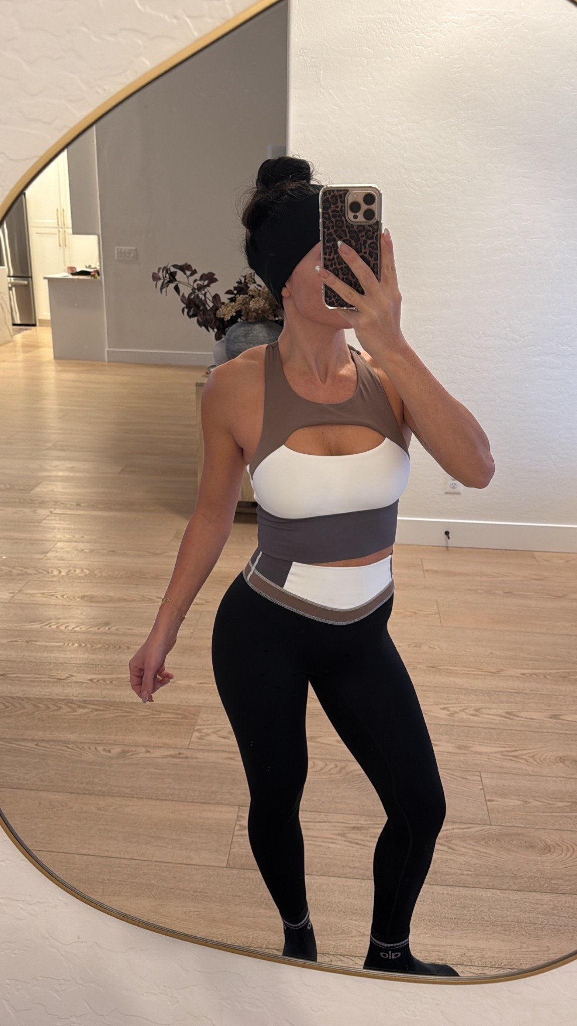 Today’s workout set was from vitality!
Sports bra tank size small
Leggings size XS

Workout set 


#LTKfitnessgoals #LTKActive #LTKmorningroutine