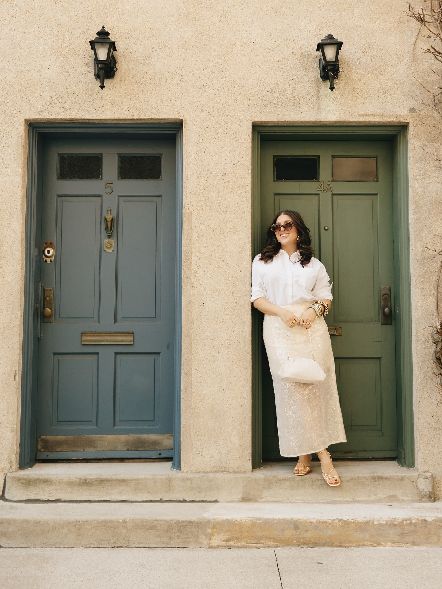 Incoming: Summer Whites 🤍

You’ve heard of a little black dress (LBD) and a little black bag—and the summer equivalent is a little white outfit (sparkles preferred) and the perfect little white bag. The @verabradley Taber Dumpling Bag is one of my favorites because it converts from a clutch, to a short handle handbag and an over-the-shoulder purse. This 3-in-1 handbag is all you need for your summer vacation, brunch or weekend adventures. Comment SUMMER for my favorite summer bags from Vera Bradley 💫 #verabradley