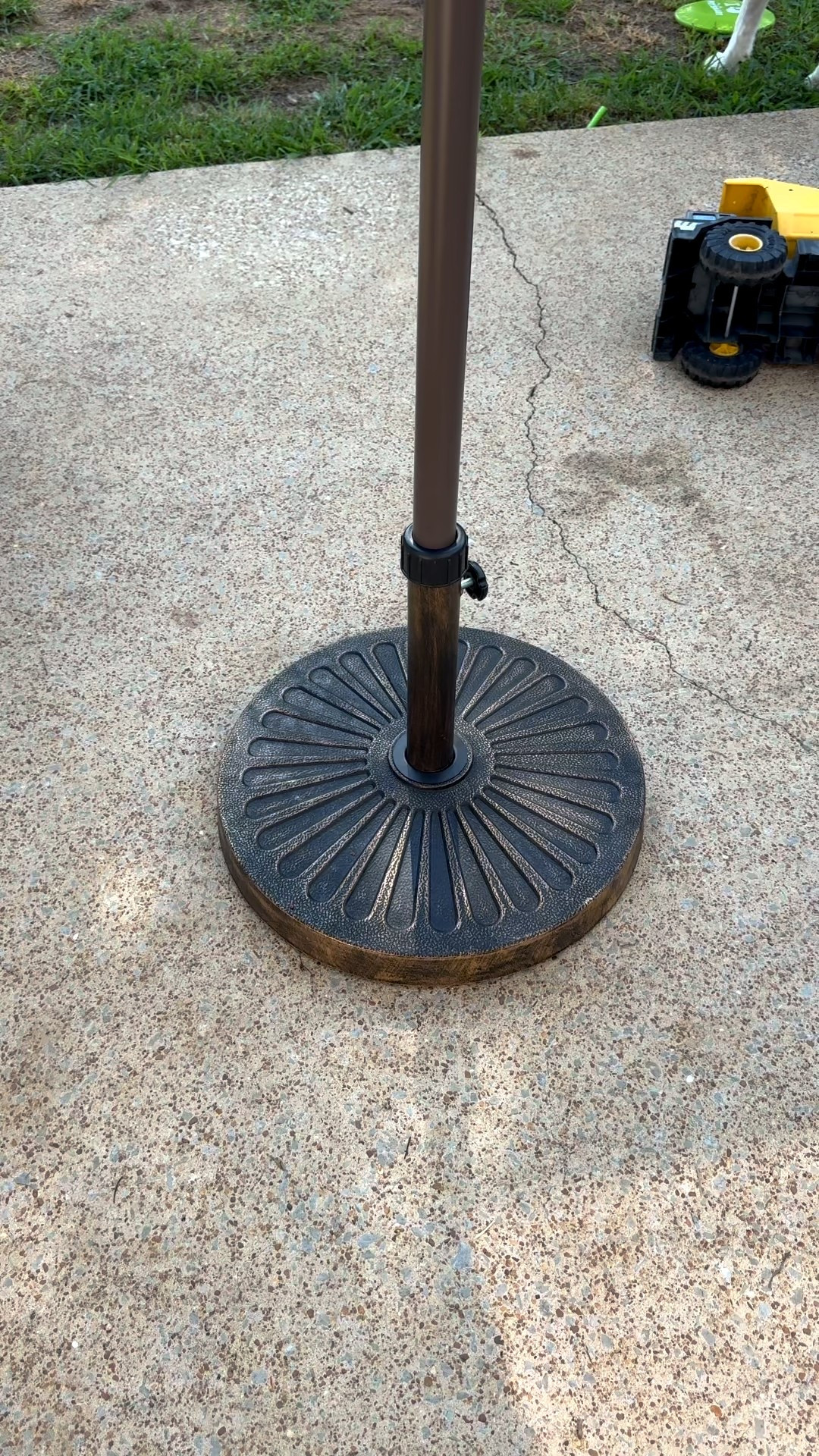 This Amazon umbrella stand is the only one that’s worked for us with 4 kids, summer storms, and daily outdoor use 🌿
✔️ Super heavy + durable
✔️ Matches any outdoor decor
✔️ Easy to move when needed
Linked it in my LTK because this one is WORTH it 👏

#LTKhome #LTKsummer #LTKpatiofinds #AmazonBackyardFinds #UmbrellaStandHack #MomLifeOutdoors #BackyardStyle2025

#LTKHome #LTKSeasonal #LTKFindsUnder50