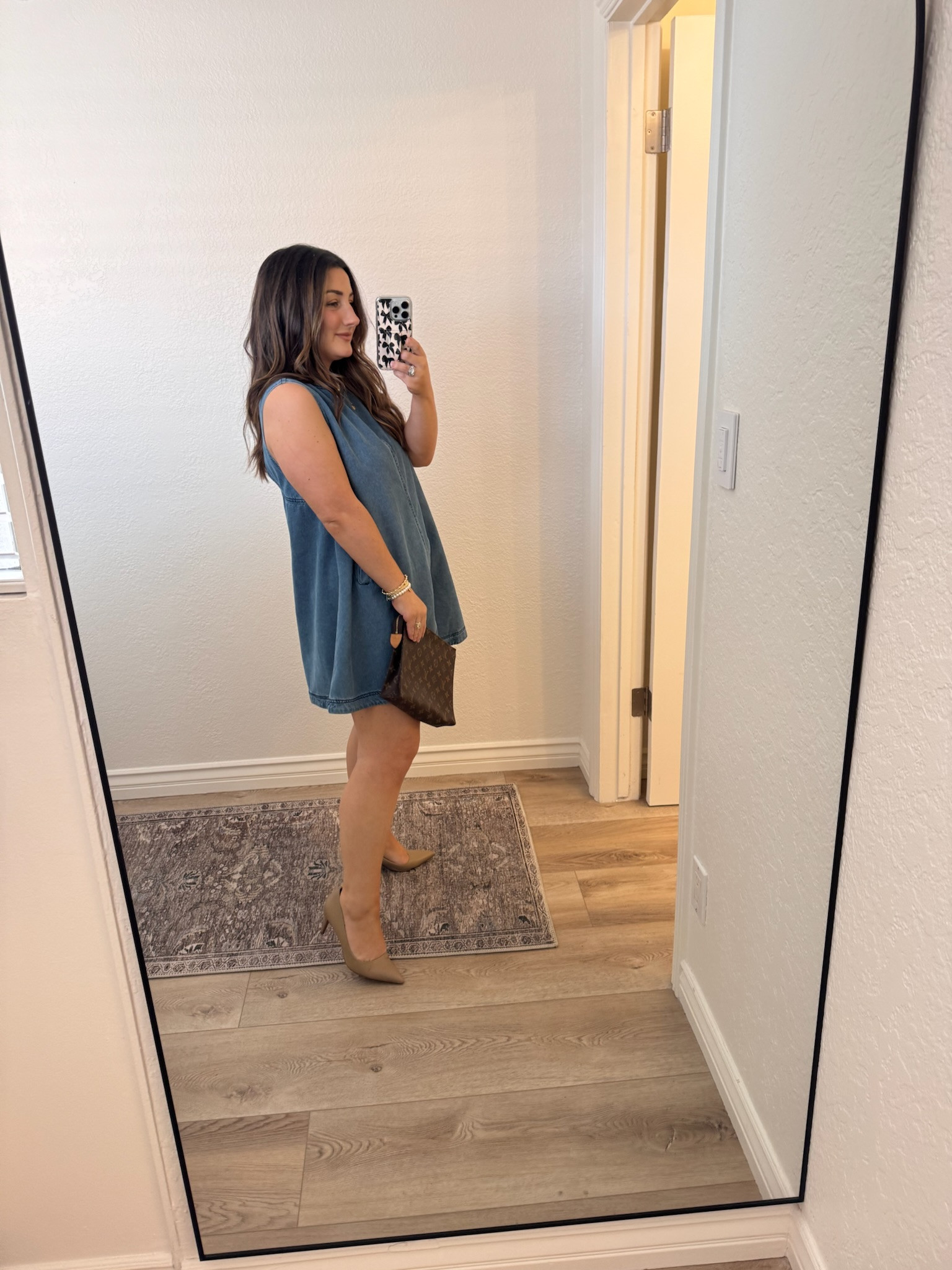 Petite friendly mini dress! I'm 5'0" and the length is great!! I'm wearing with boy shorts and a brami since it's short and open in the back! 

Size small 

Jewelry use code Mimi15

Amazon finds
Summer dress 
Petite dress


#LTKPetite #LTKSeasonal #LTKFindsUnder50