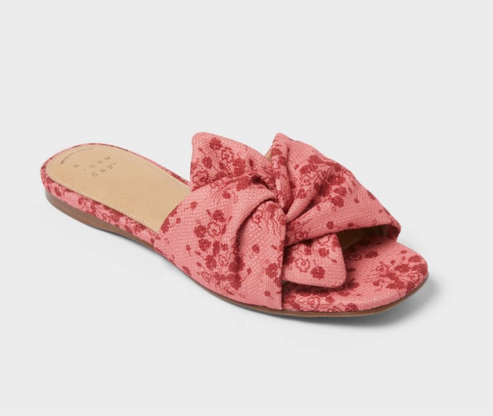 Cute sandals @Target 
Comes in 2 colors/patterns - snagging both
#softautumn 