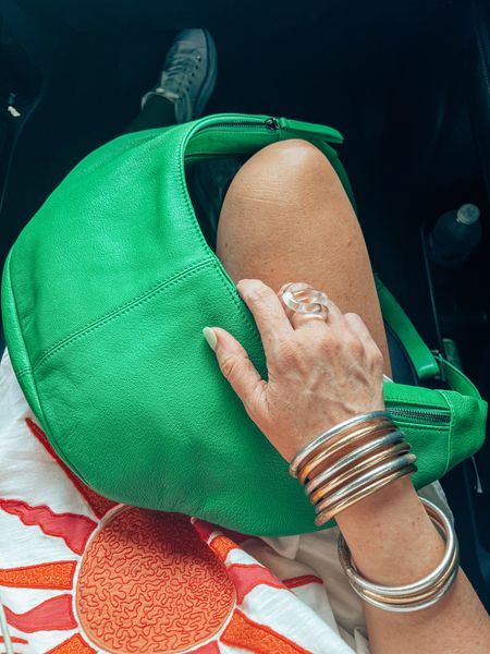 THIS BAG!! 💚🔆🏝️
Omg I absolutely love this bag! The color, the style, and the leather! It’s a beaut! ☺️


#LTKItBag #LTKStyleTip #LTKFindsUnder100