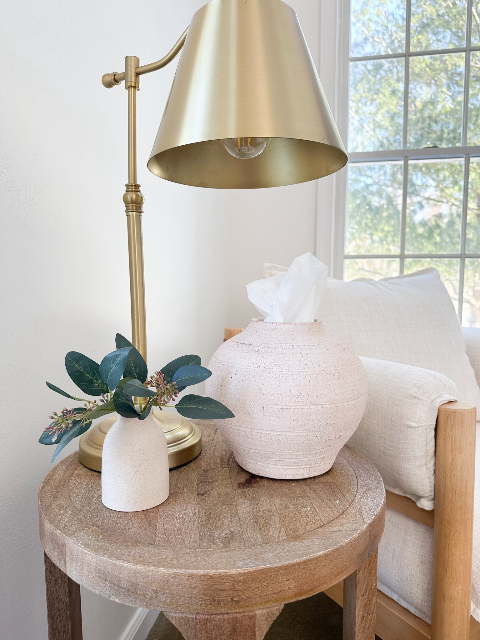 Giving my tissues an upgrade with a new studio mcgee vase 

Living room decor 
Home decor 
Studio McGee 
Target x studio mcgee
Vase 


#LTKhome