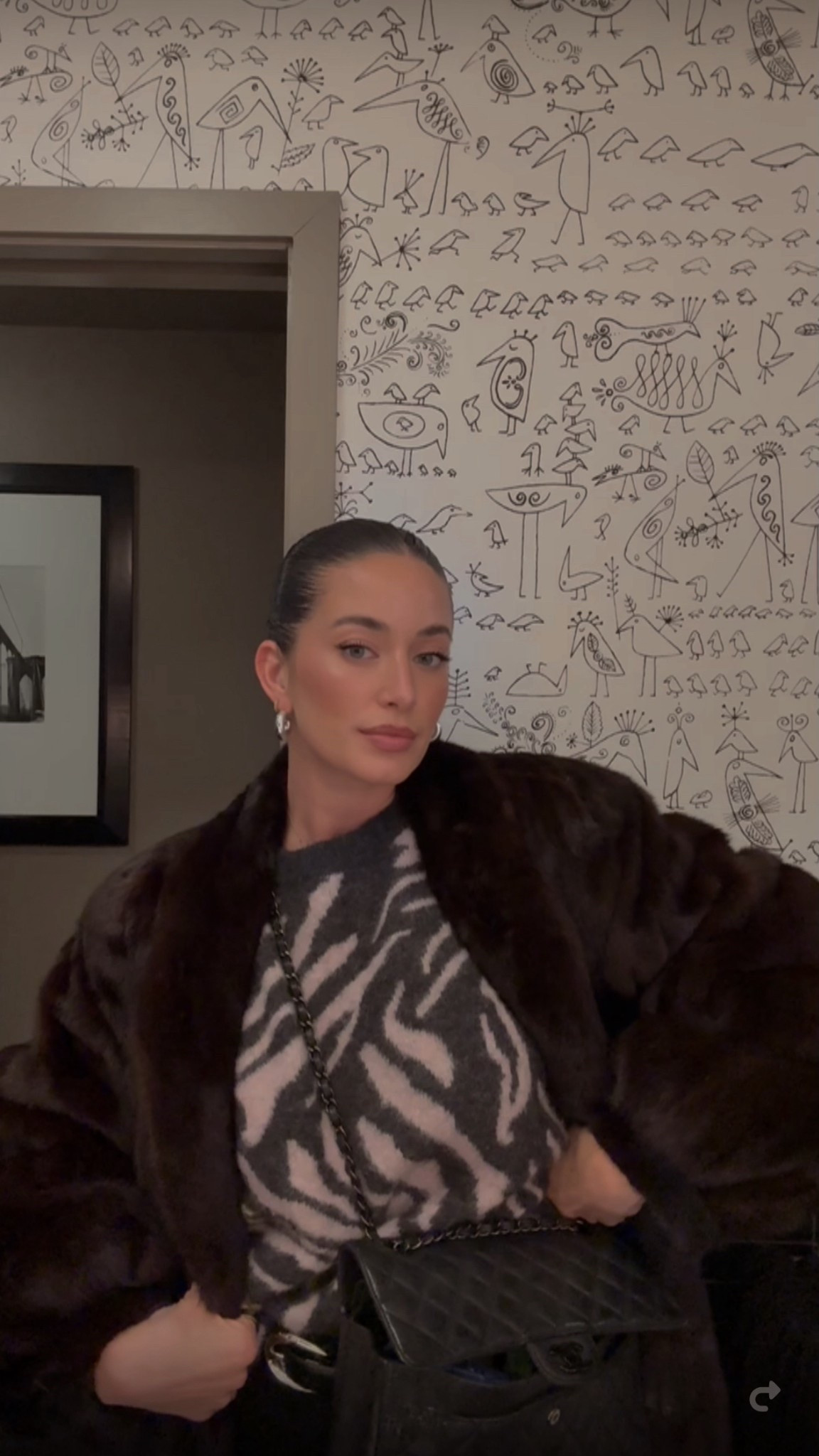 Long lasting final touches before heading out for a full day/night ✨💋 