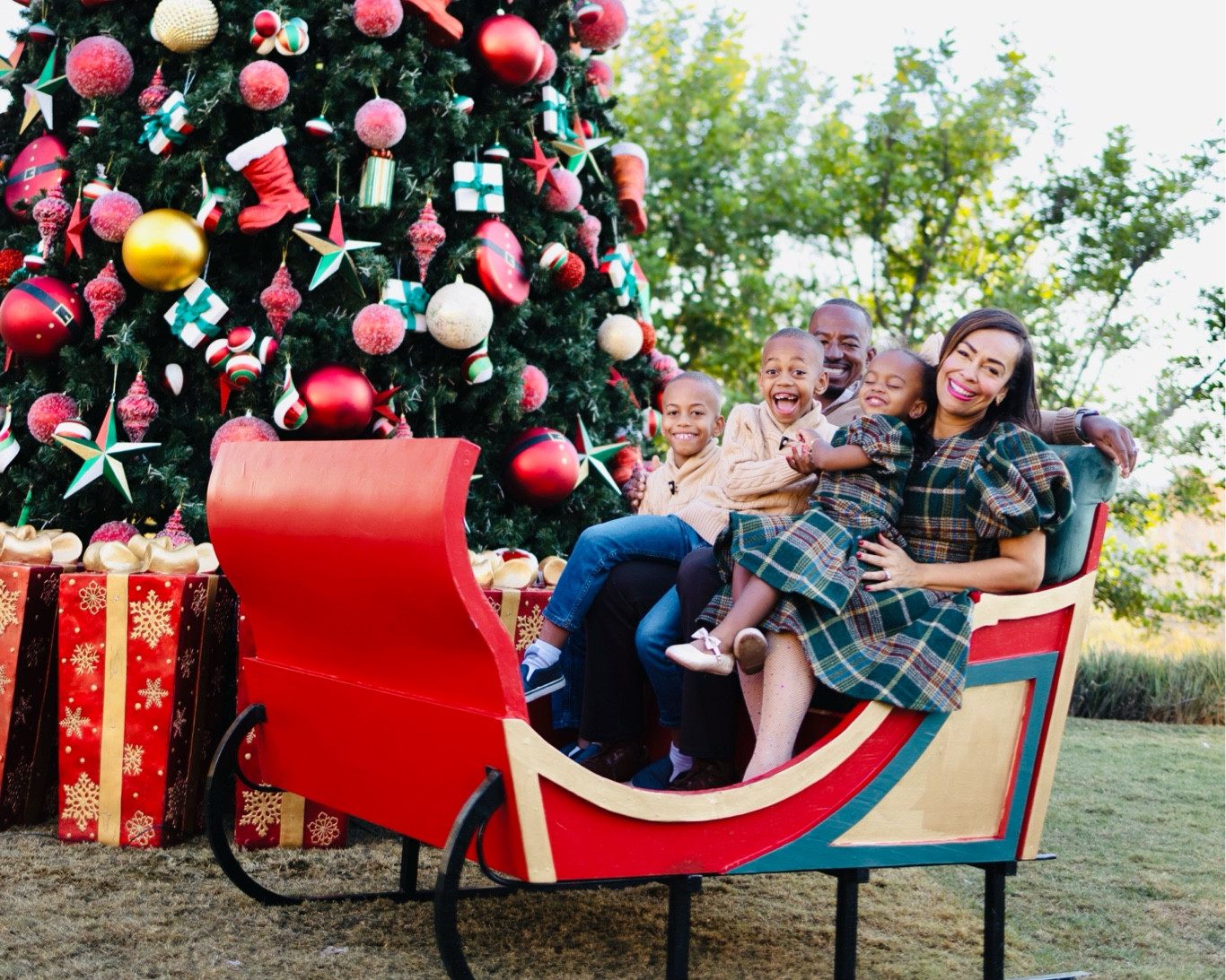 Ivy City Holiday Dresses in 3 different styles! 

#LTKHoliday #LTKGiftGuide #LTKHolidaySale