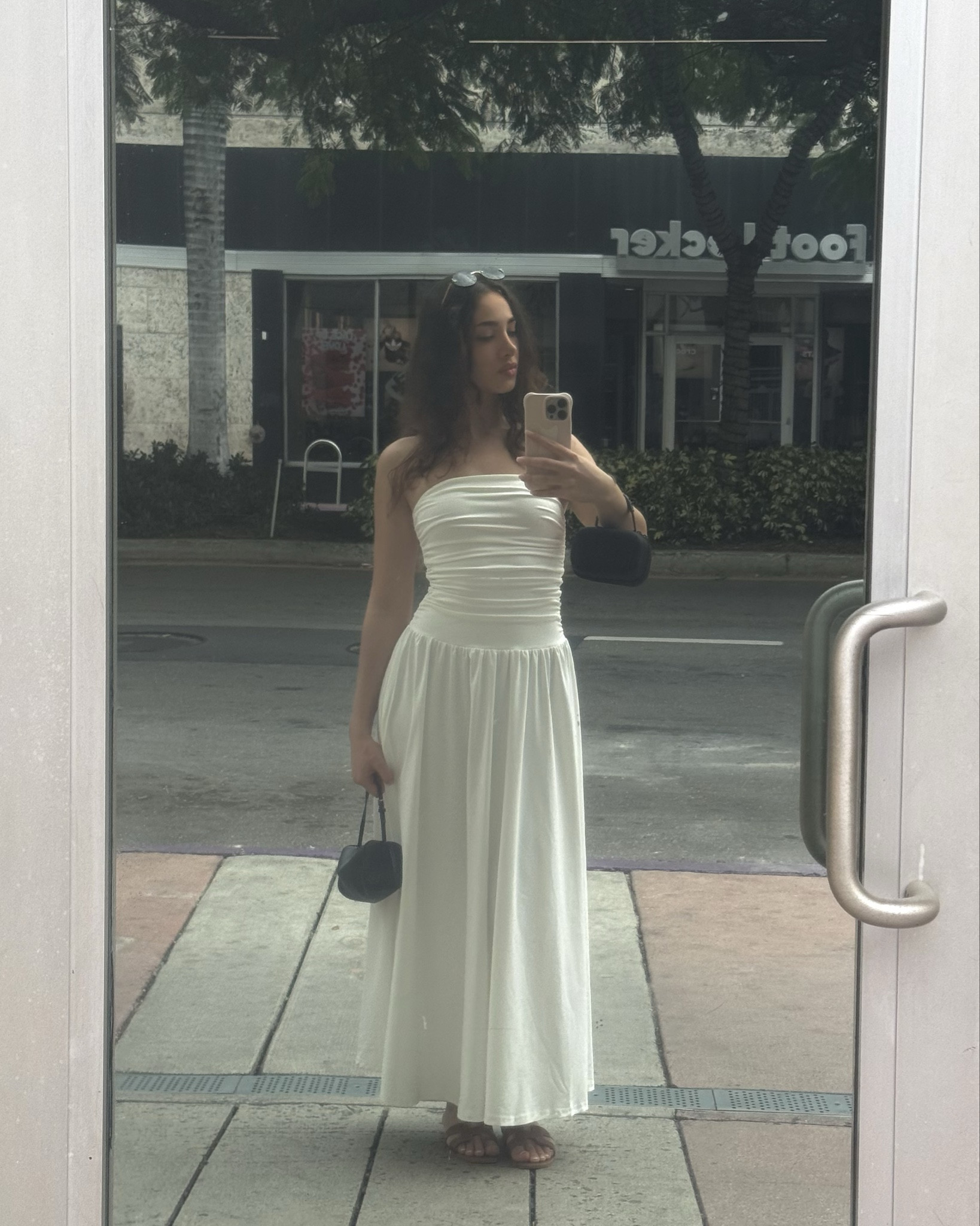 Perfect dress for the city🦢🤍