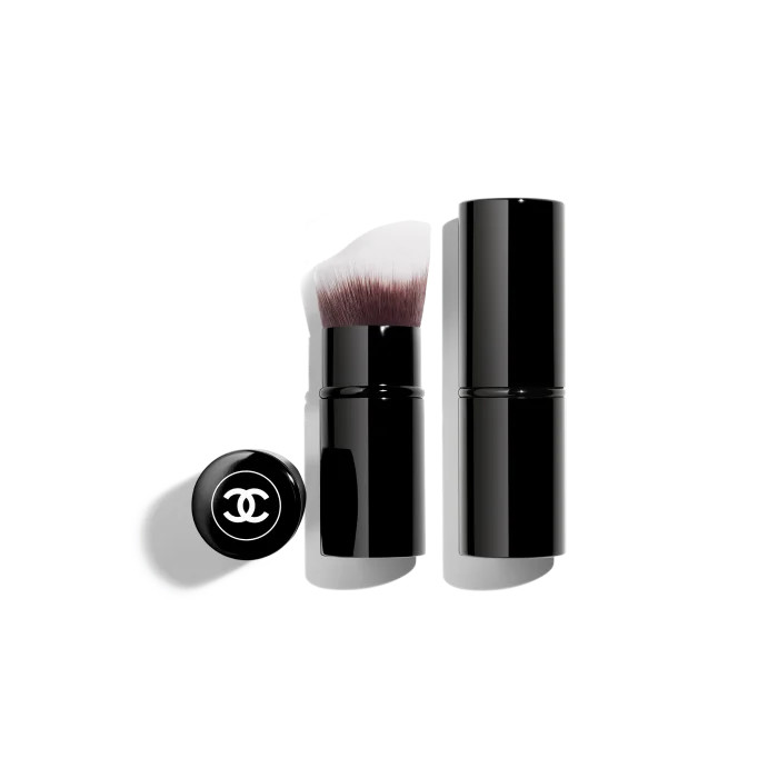 LES PINCEAUX DE CHANEL

            
            Retractable Foundation Brush N°103 | Chanel, Inc. (US)
