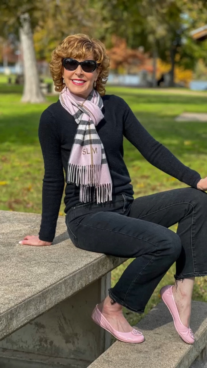 Looking for a luxe gift for the holidays? How about a cashmere Burberry scarf? It’s the perfect gift for men and women! 

I paired mine with all black to make it pop, and added a pair of Tory Burch pink ballet flats for an extra pop of color!

#LTKHoliday #LTKVideo #LTKstyletip