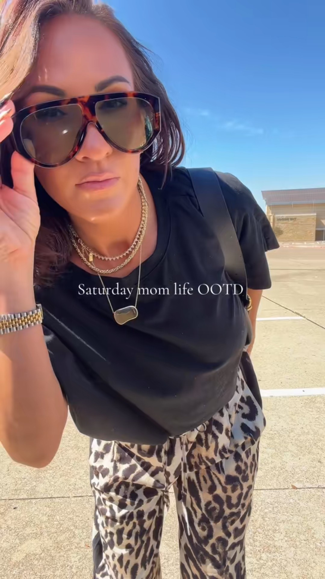 Fresh nails, Target run, and a little Amazon slay. 💁🏻‍♀️

Comfy, effortless, and still getting things done.

For reference: I’m 5’0”, 34DD, 25” waist, 130 lbs — wearing a size small in both top and bottom.

#AmazonFashion #OOTD #MomStyle affliate  #WeekendVibes #TargetRun


#LTKStyleTip #LTKPetite #LTKOver40