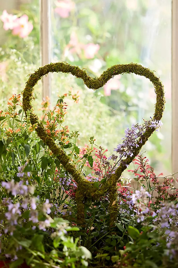 Moss Heart Trellis | Anthropologie (US)
