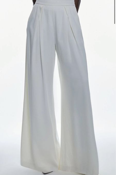 Love these wide leg pants!! I went up a size 
Summer outfit 