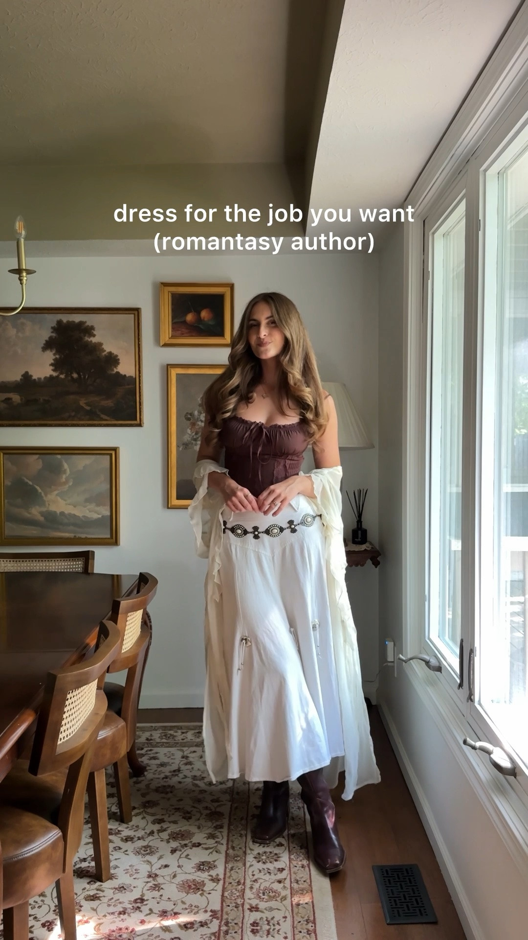 Romantasy author outfit